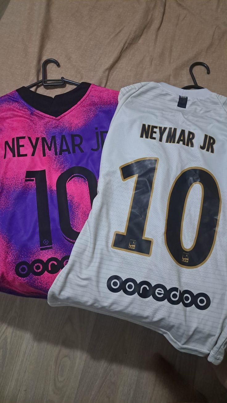 Foto de Álvaro Romero con su camiseta